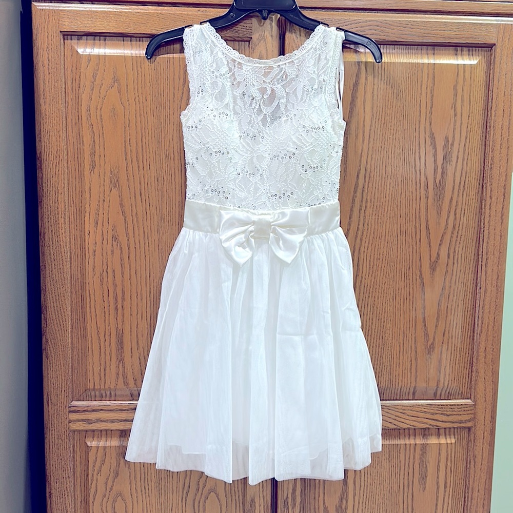 Windsor White/Silver dress